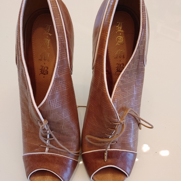 High heels L.A.M.B. - Picture 2 of 3